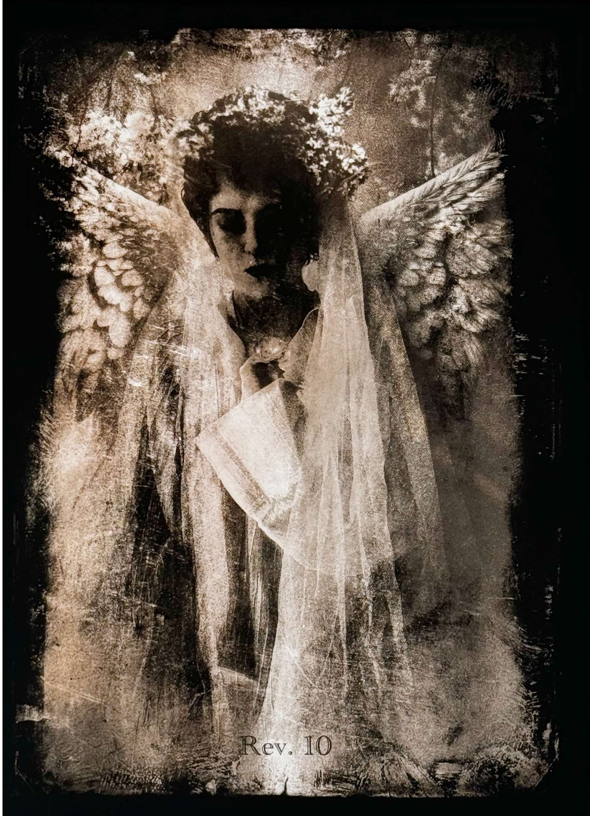 Rev. 10 - Angel Of The Apocalypse av Emely Fleur – Galleri Risberg